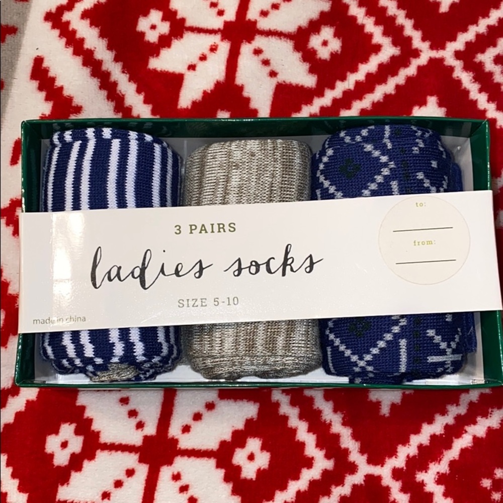 NEW! Ladies crew socks